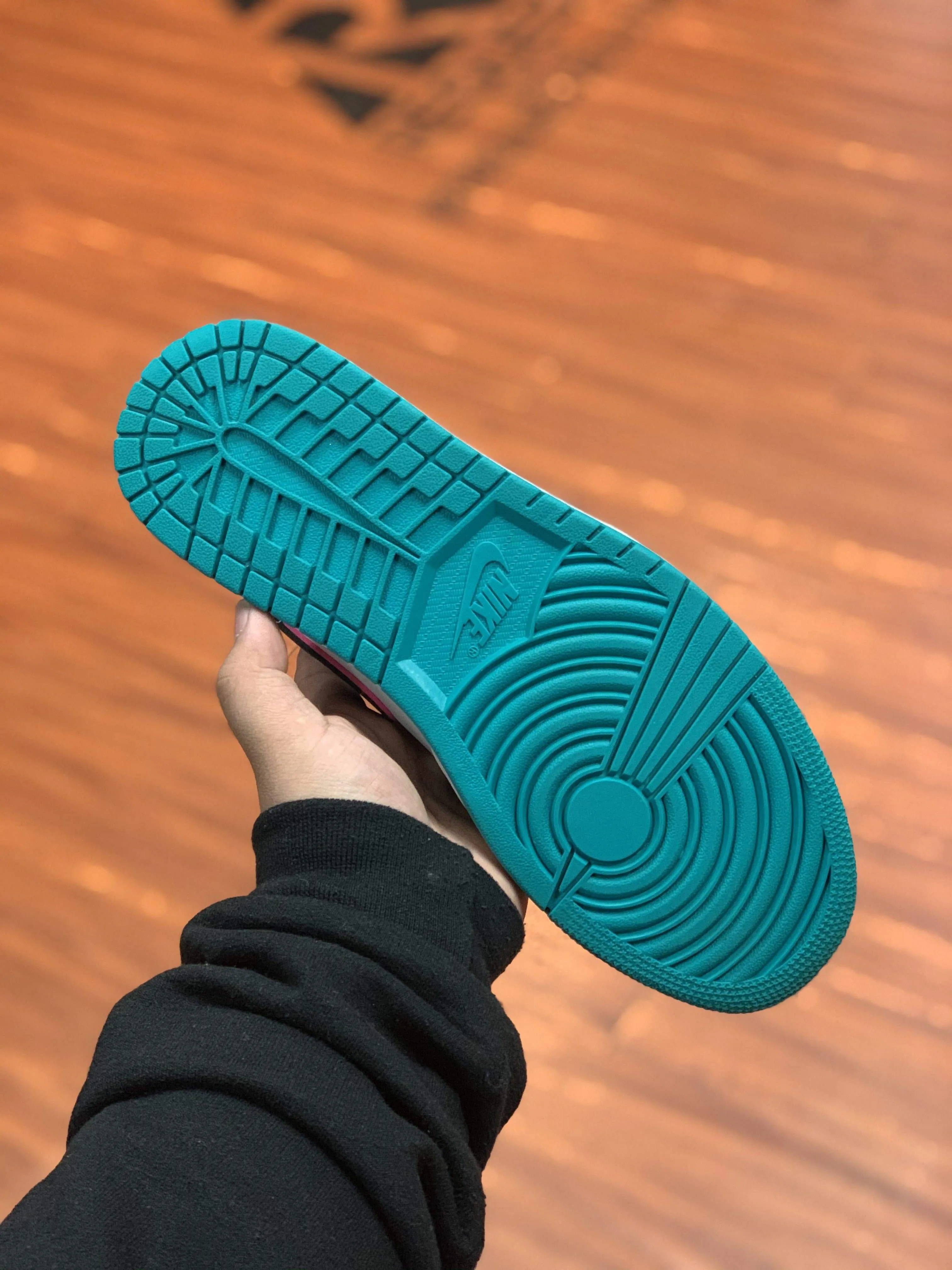 Air Jordan 1 Retro Mid “South Beach”