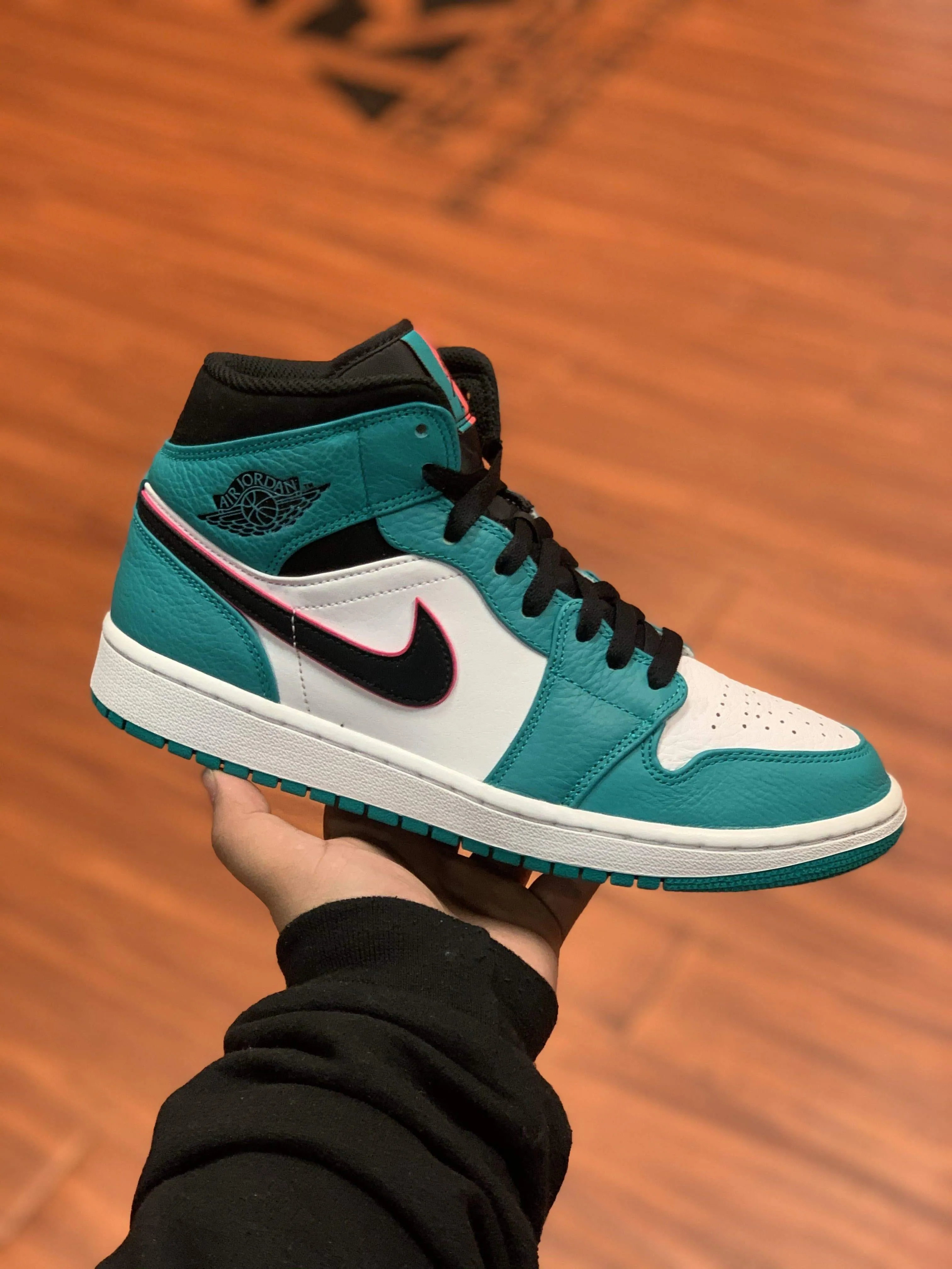 Air Jordan 1 Retro Mid “South Beach”
