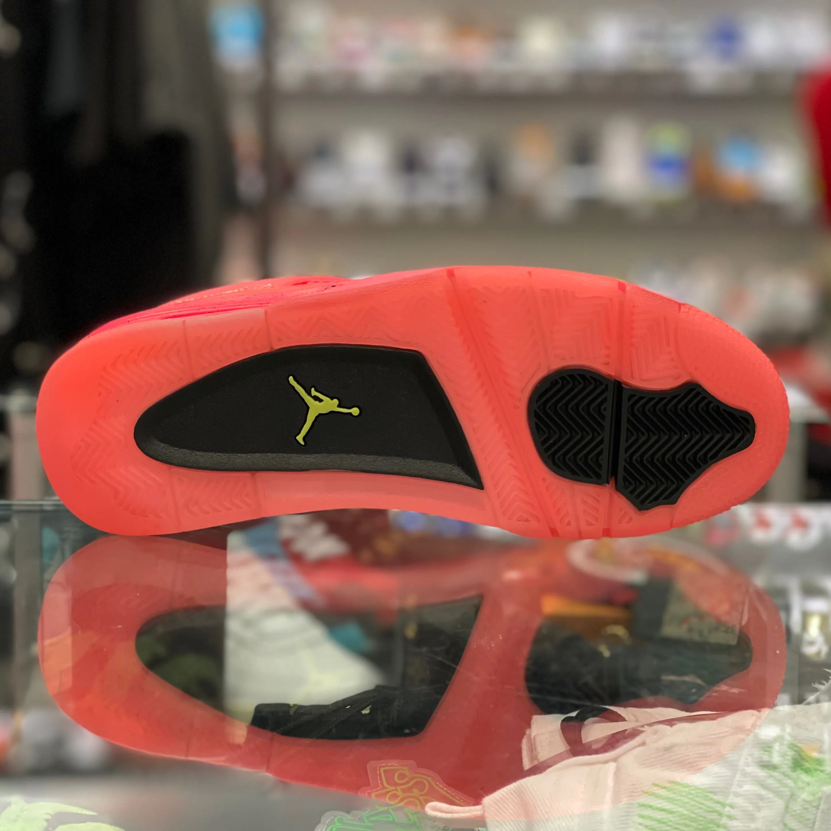 Air Jordan 4 Retro "Hot Punch”