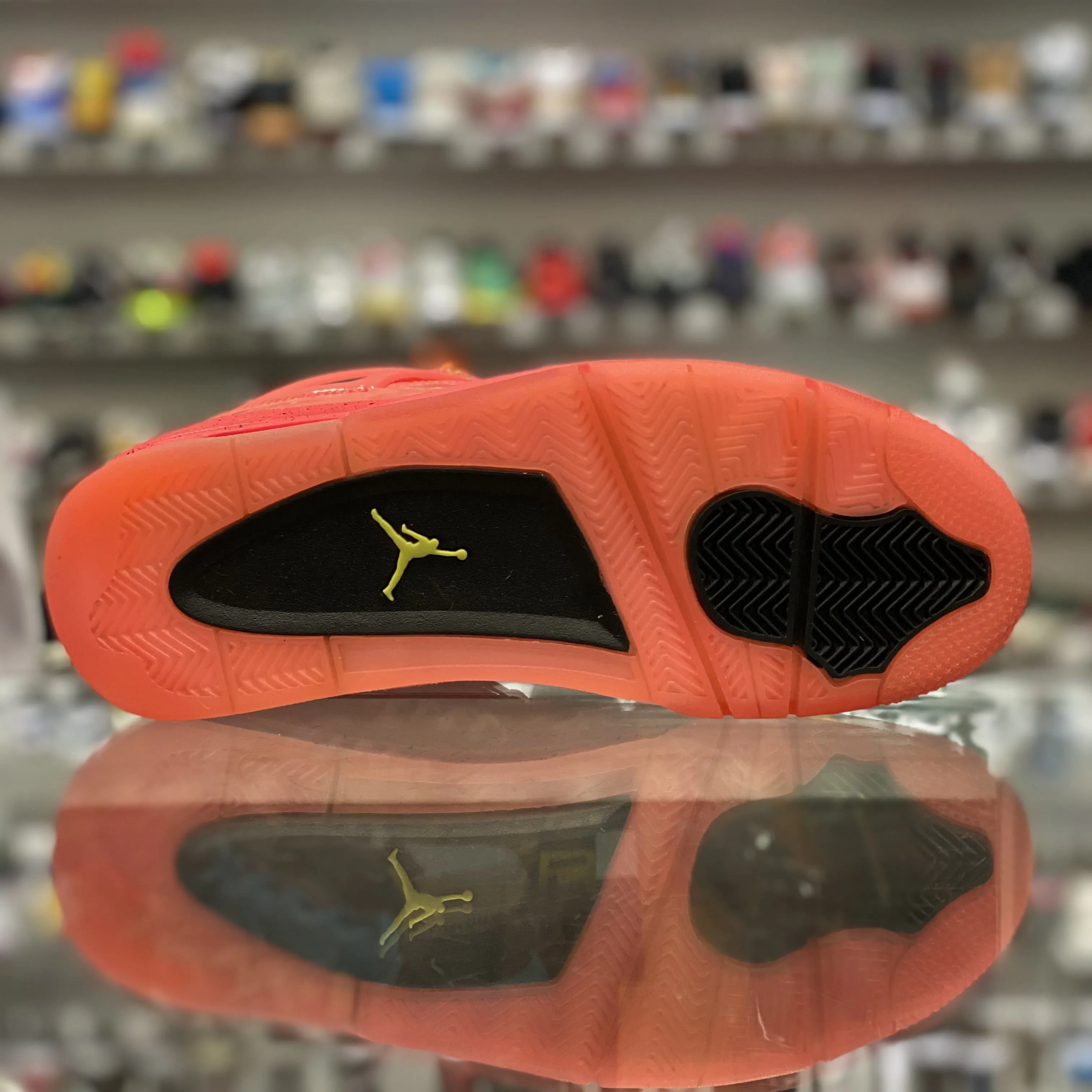 Air Jordan 4 Retro "Hot Punch”