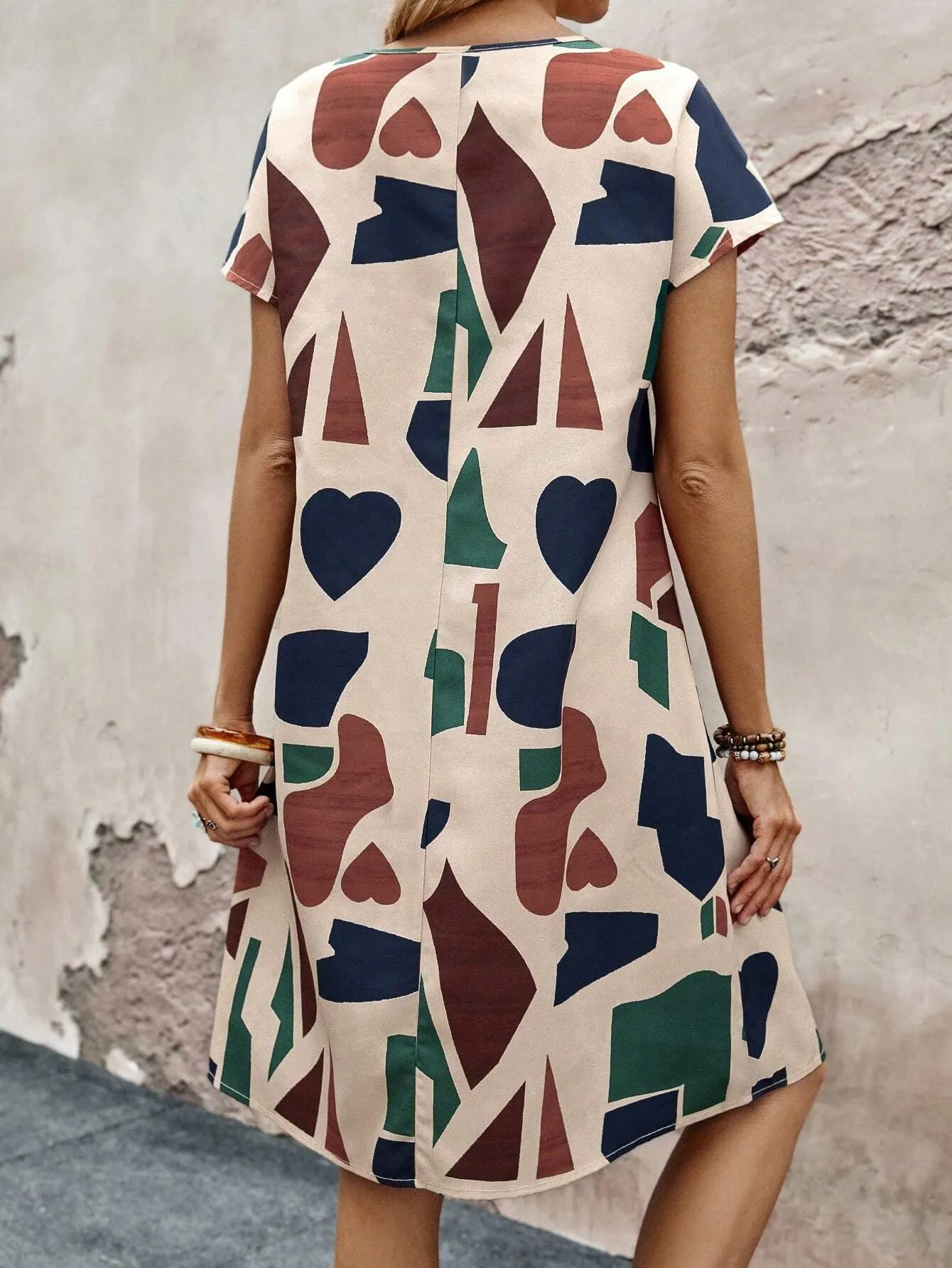 Artistic Abstract Print Short Sleeve Casual Dress for Effortless Style
