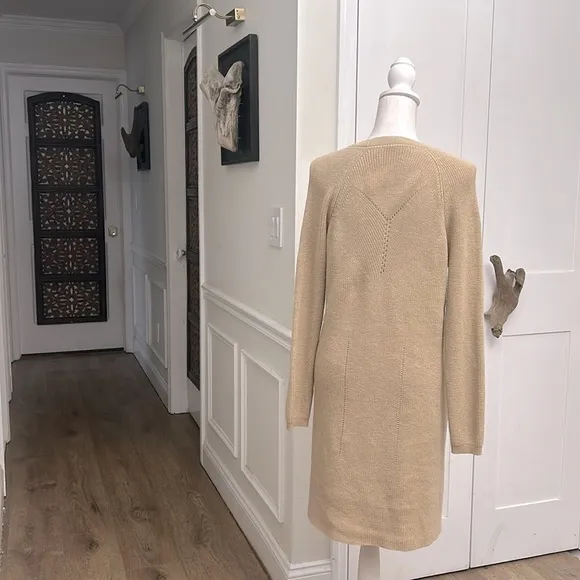 Cabi Womens Long Knit Cardigan Duster Sweater Tan Color Sz M Eye &amp; Hook Closure