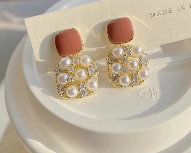 Retro Temperament Exquisite Stud Earrings