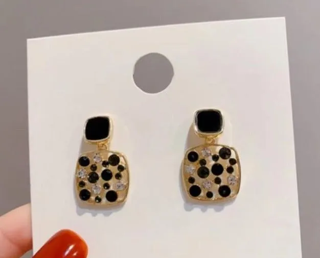 Retro Temperament Exquisite Stud Earrings